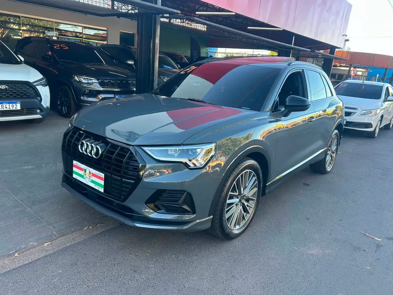 Audi Q3 Cinza