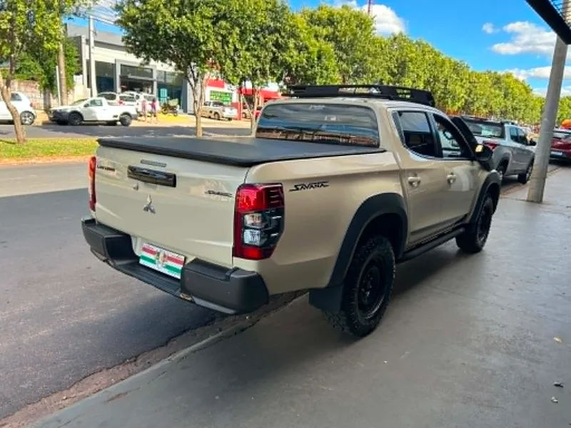 Mitsubishi L200 Triton Bege