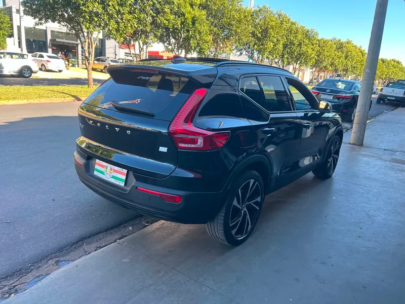 Volvo XC40 Preto