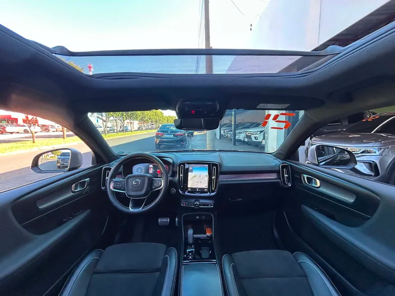 Volvo XC40 Preto