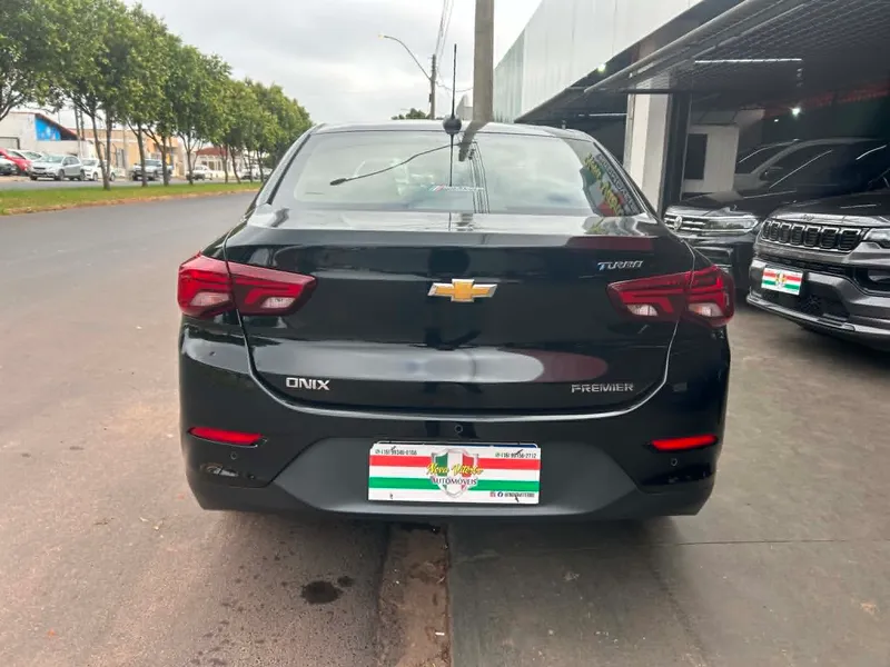 Chevrolet Onix Sedan Preto