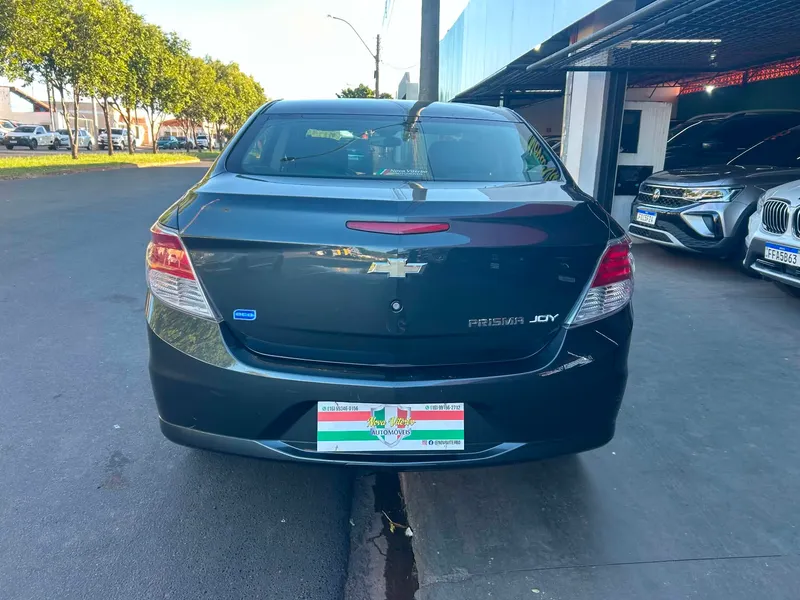 Chevrolet Prisma Cinza