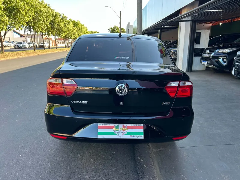 Volkswagen Voyage Preto
