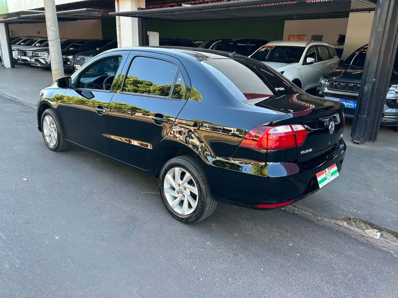 Volkswagen Voyage Preto