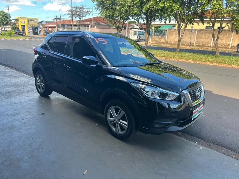 Nissan Kicks Preto