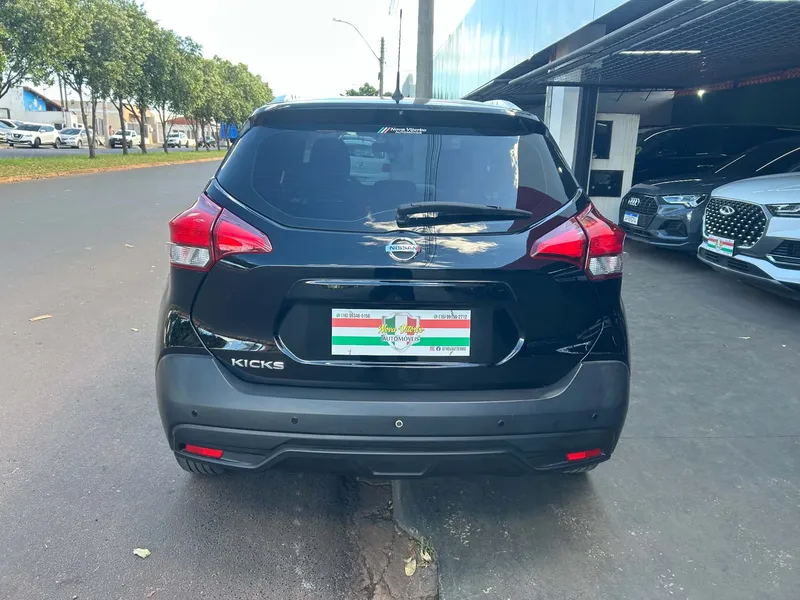 Nissan Kicks Preto