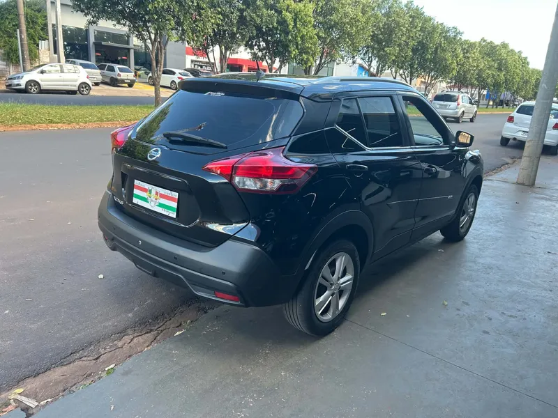 Nissan Kicks Preto
