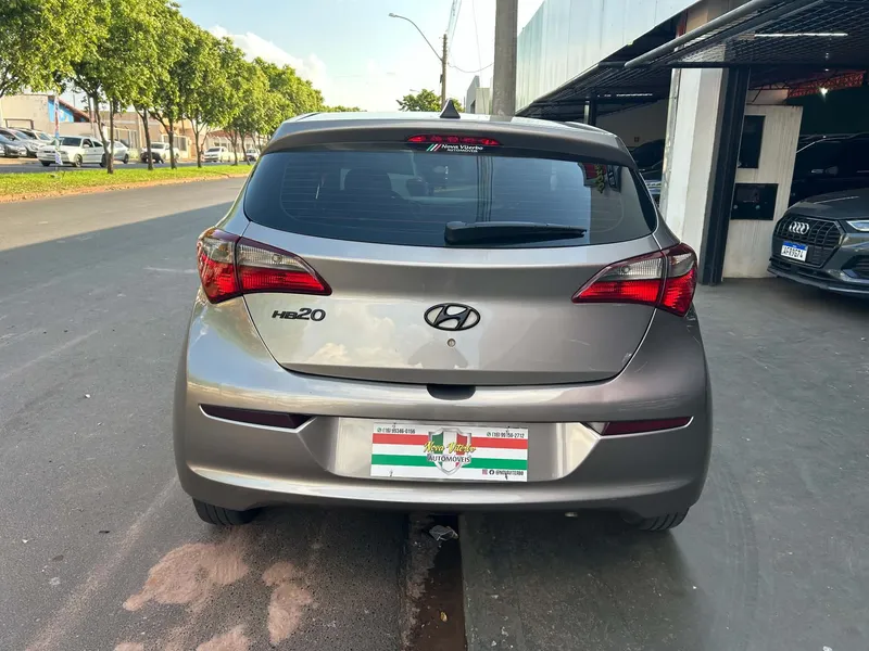 Hyundai HB20 Prata