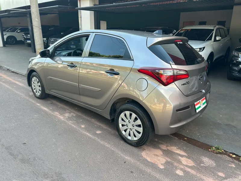 Hyundai HB20 Prata