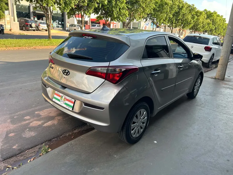 Hyundai HB20 Prata