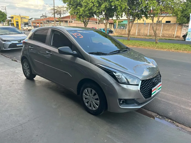 Hyundai HB20 Prata