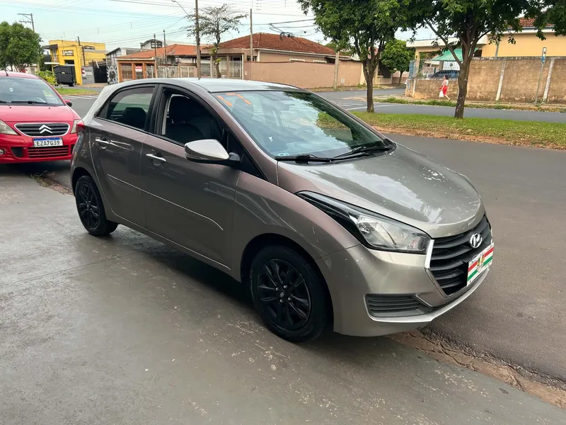 Hyundai HB20 Prata