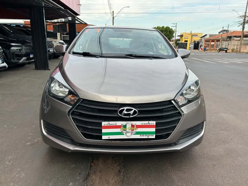 Hyundai HB20 Prata