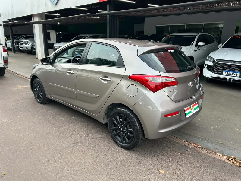 Hyundai HB20 Prata