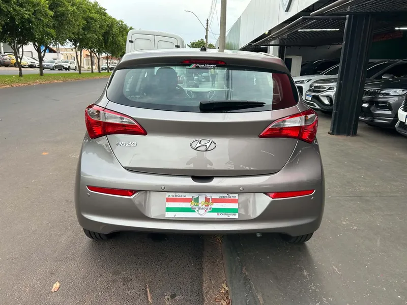 Hyundai HB20 Prata