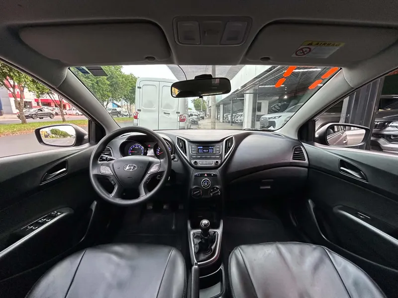 Hyundai HB20 Prata