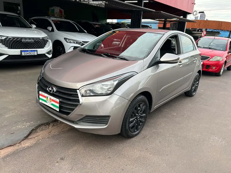 Hyundai HB20 Prata