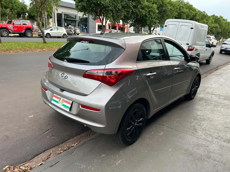 Hyundai HB20 Prata