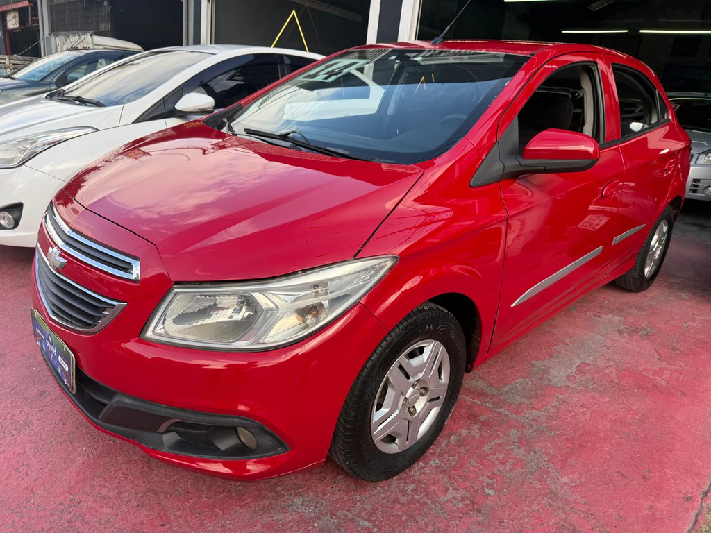 Chevrolet Onix Vermelho