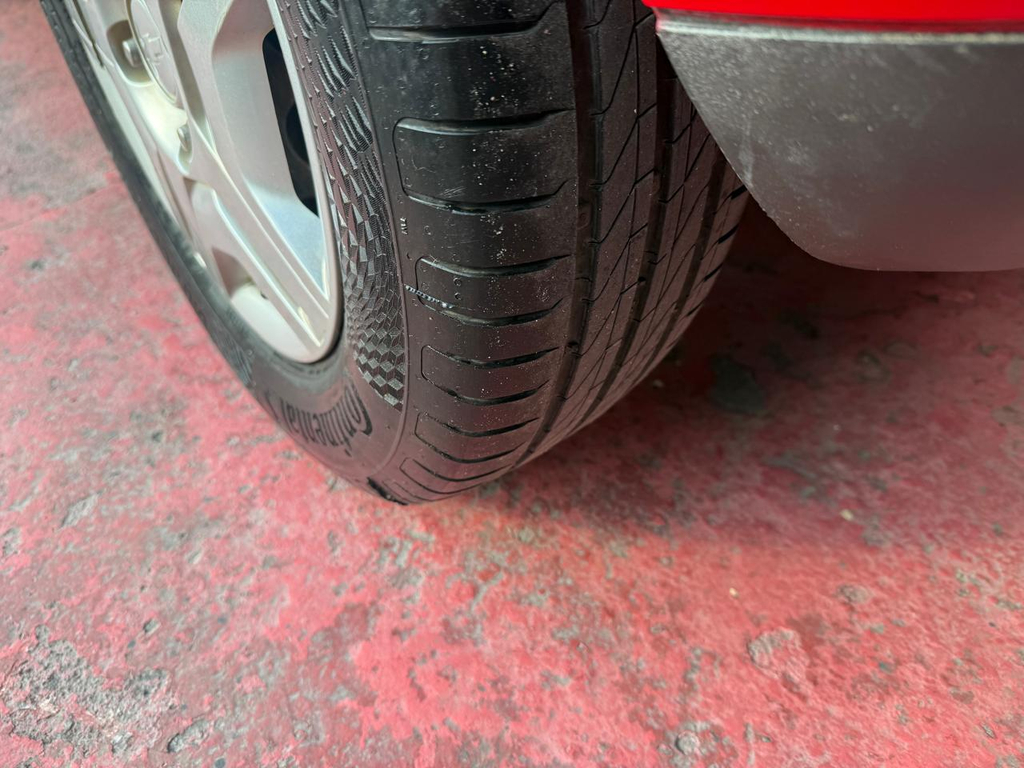 Chevrolet Onix Vermelho