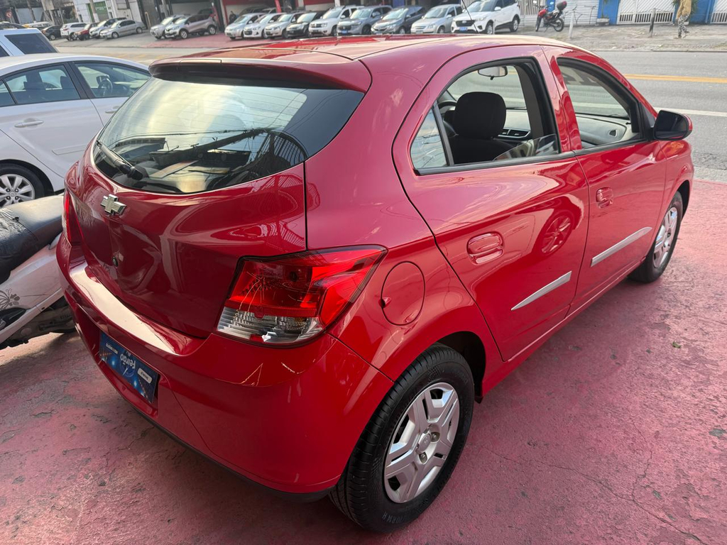 Chevrolet Onix Vermelho