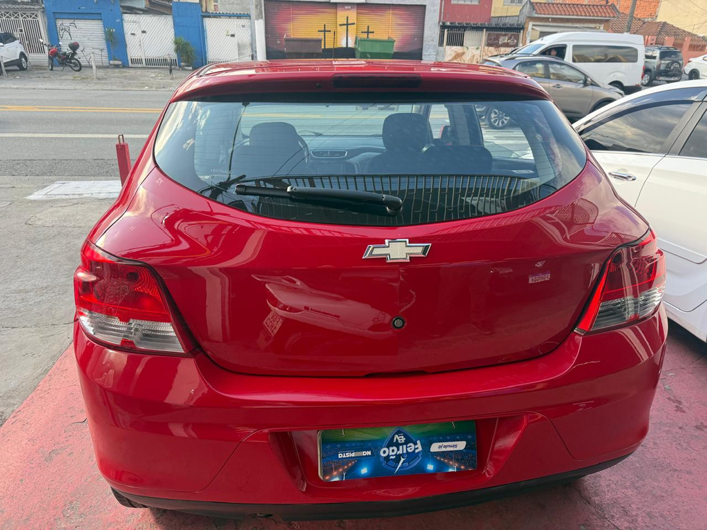 Chevrolet Onix Vermelho