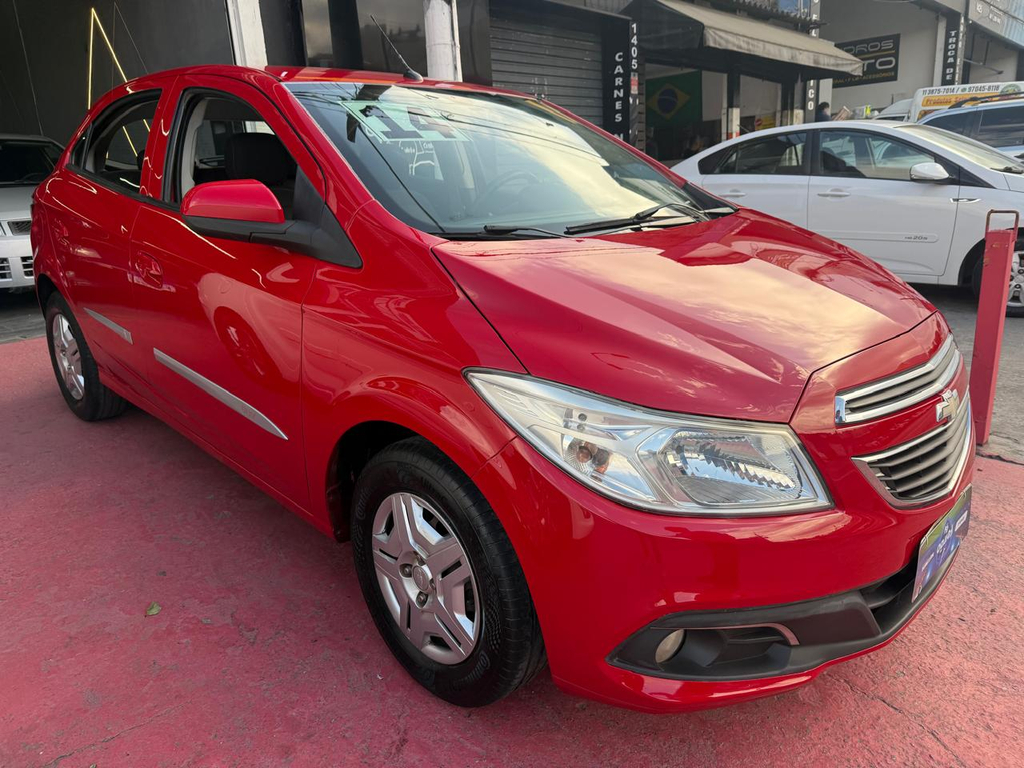 Chevrolet Onix Vermelho