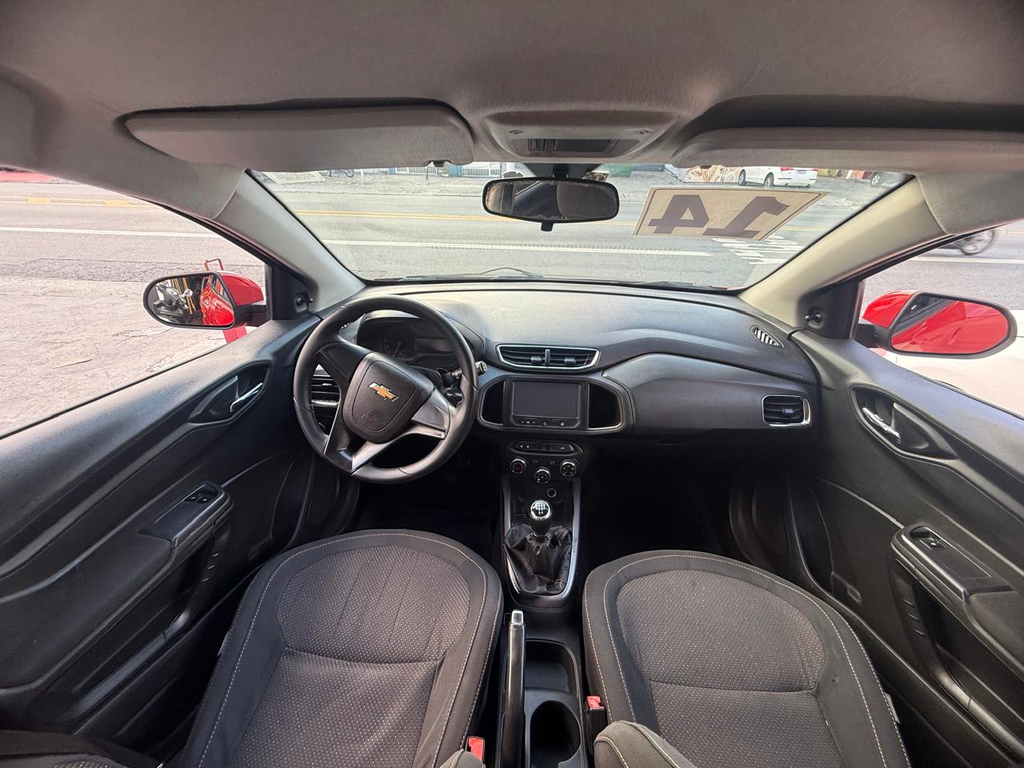 Chevrolet Onix Vermelho