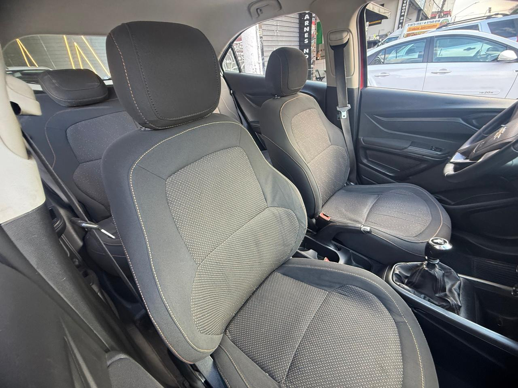 Chevrolet Onix Vermelho