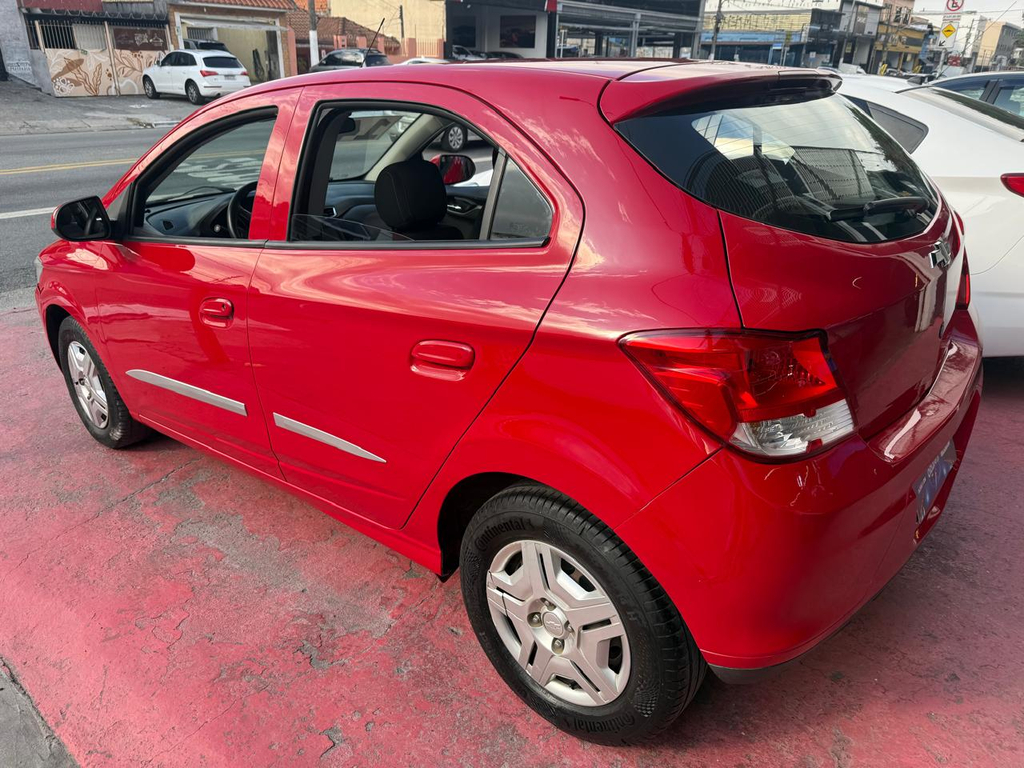 Chevrolet Onix Vermelho