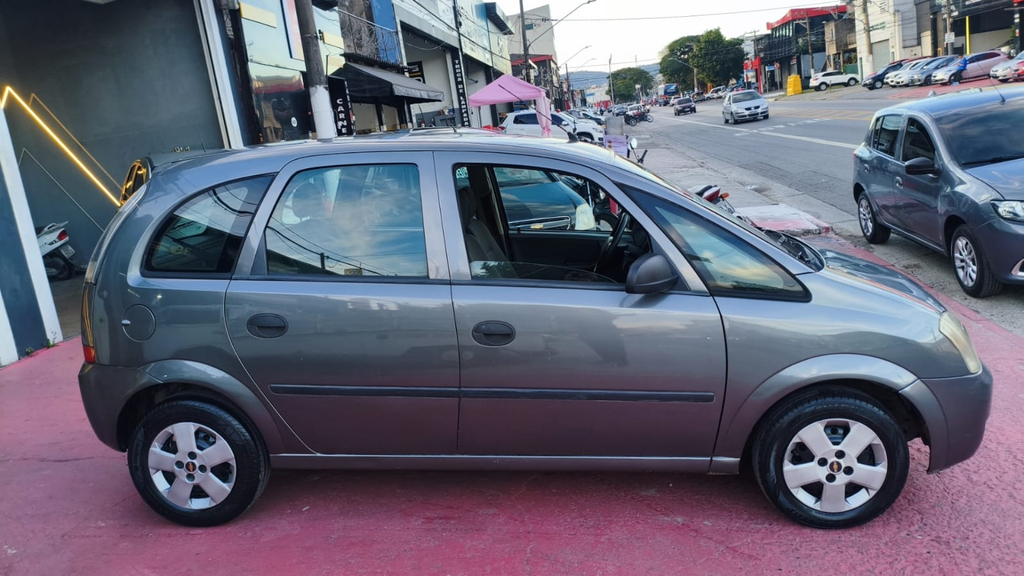 Chevrolet Meriva Cinza