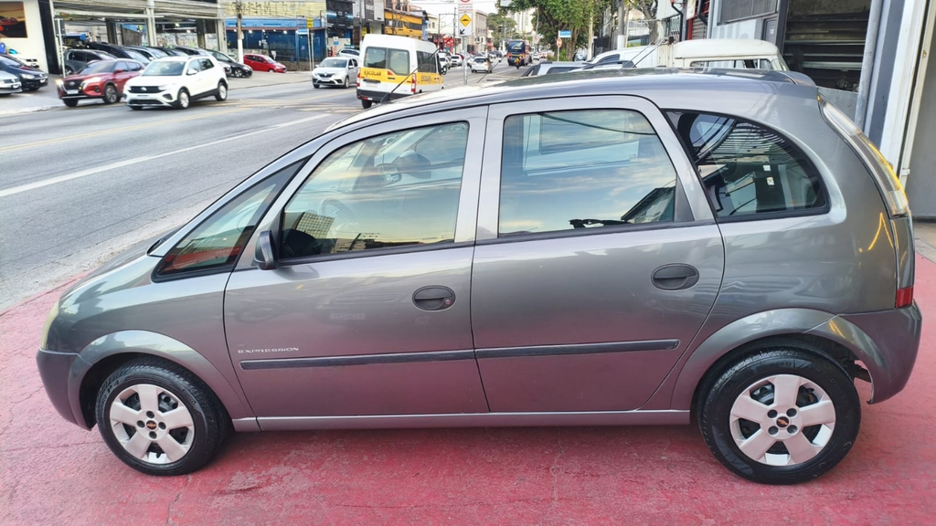 Chevrolet Meriva Cinza