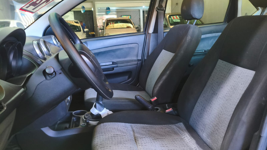 Ford Fiesta Sedan Preto