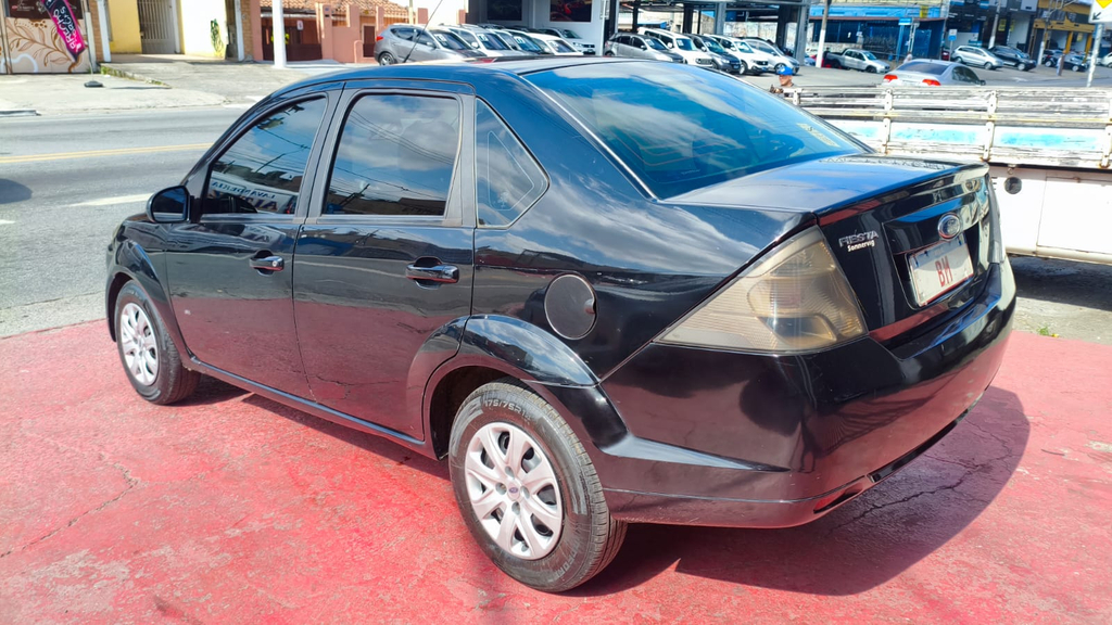 Ford Fiesta Sedan Preto