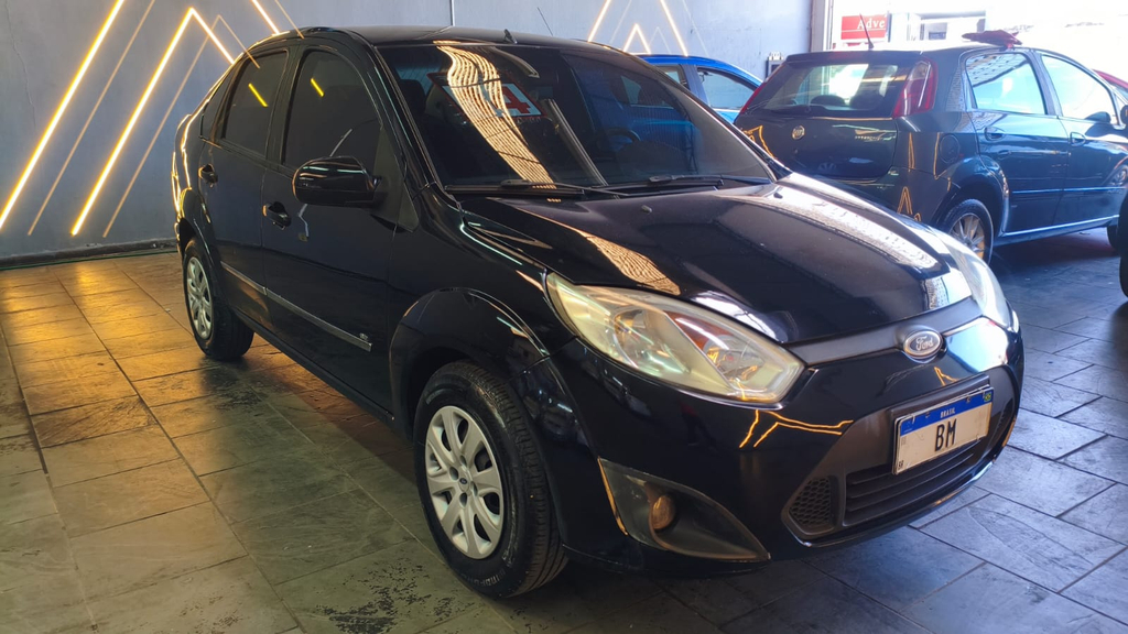 Ford Fiesta Sedan Preto