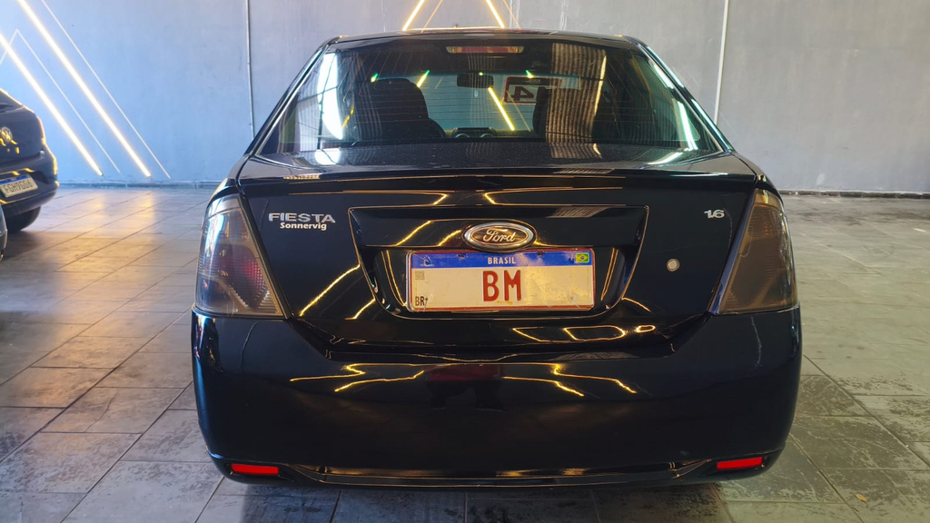 Ford Fiesta Sedan Preto