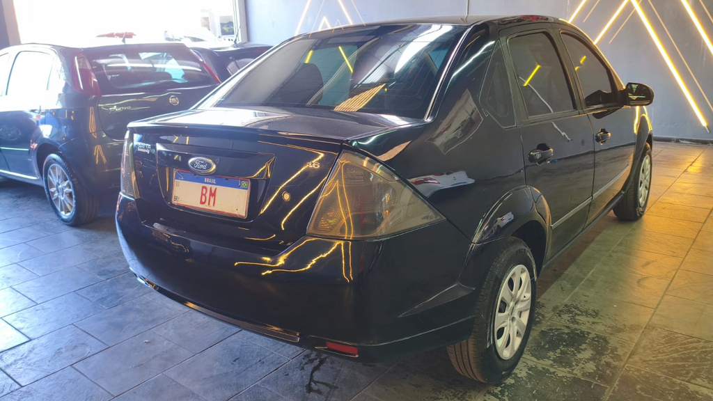 Ford Fiesta Sedan Preto
