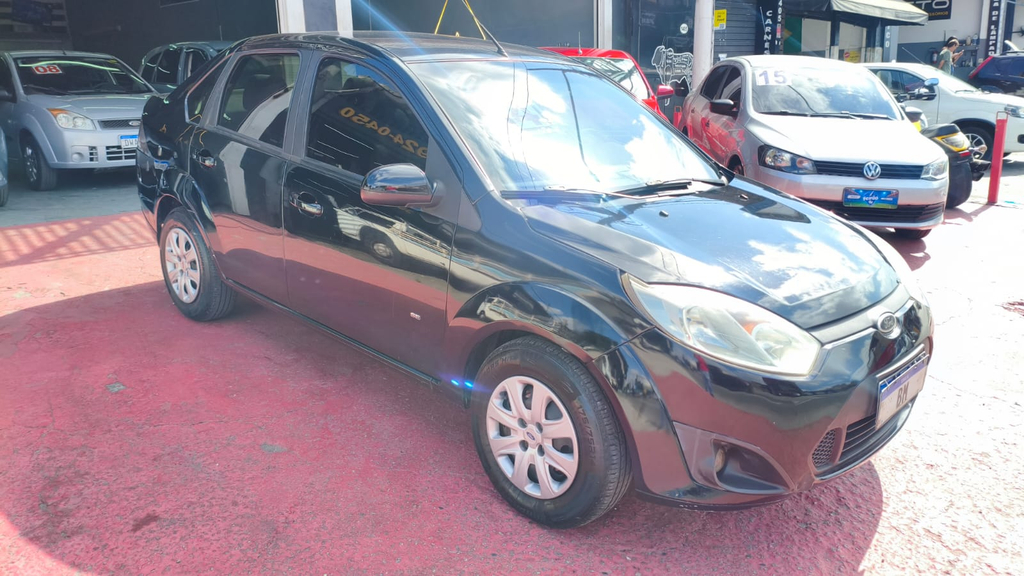 Ford Fiesta Sedan Preto