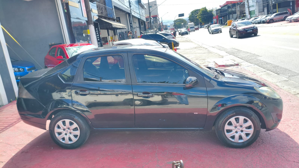 Ford Fiesta Sedan Preto