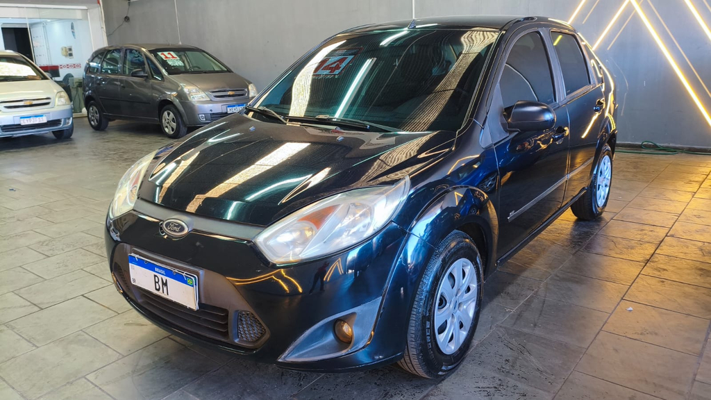 Ford Fiesta Sedan Preto