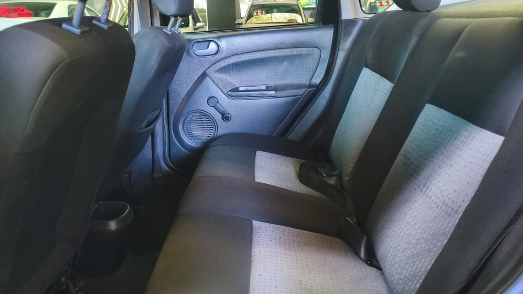 Ford Fiesta Sedan Preto