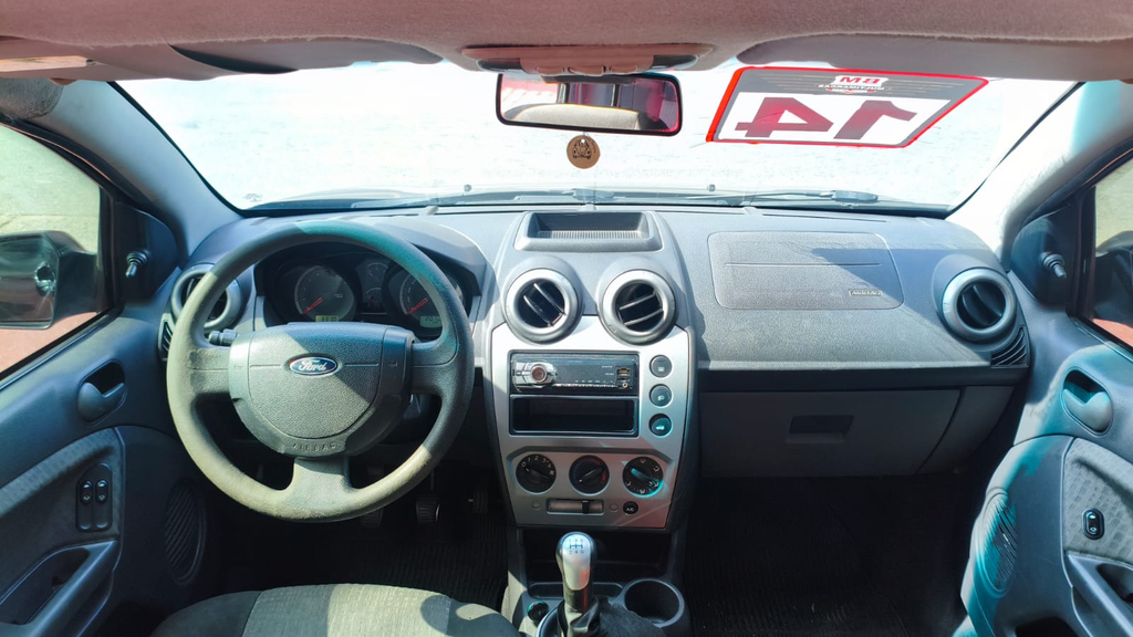 Ford Fiesta Sedan Preto
