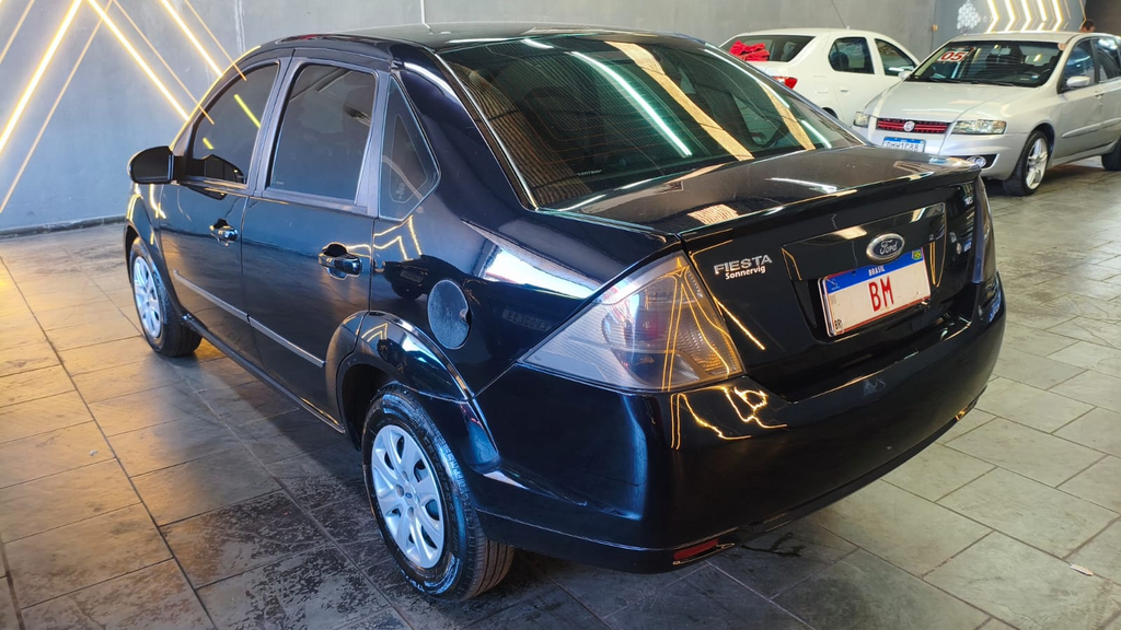 Ford Fiesta Sedan Preto