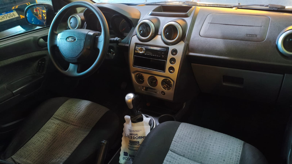 Ford Fiesta Sedan Preto