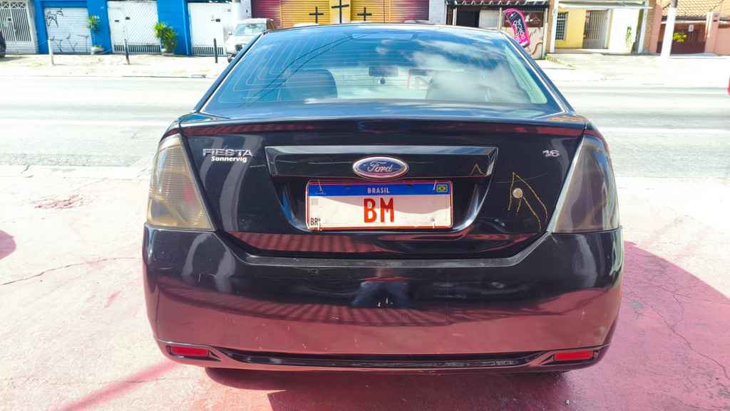 Ford Fiesta Sedan Preto