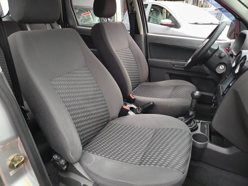 Ford EcoSport Prata