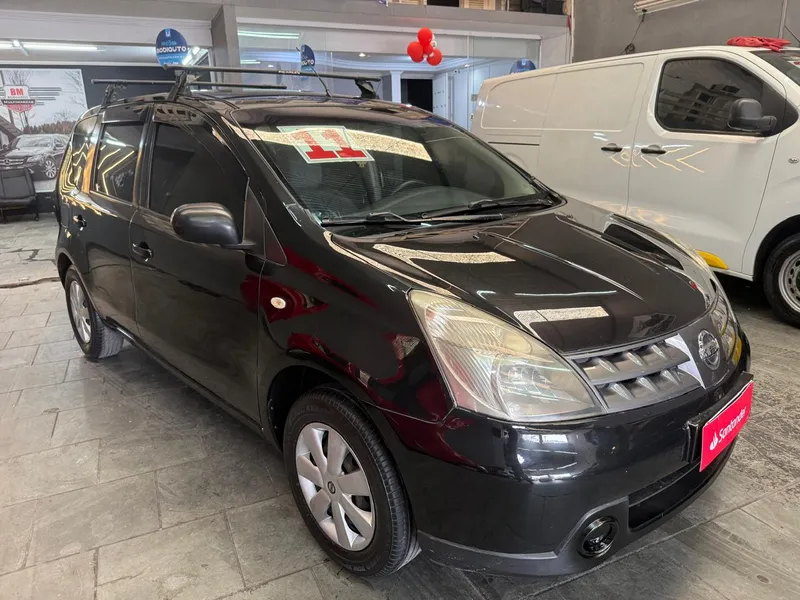 Nissan Livina Preto