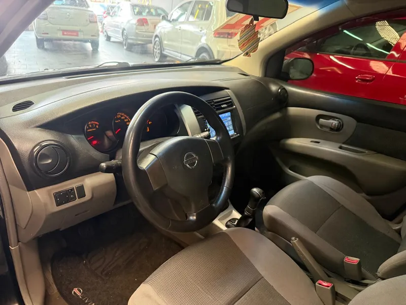 Nissan Livina Preto