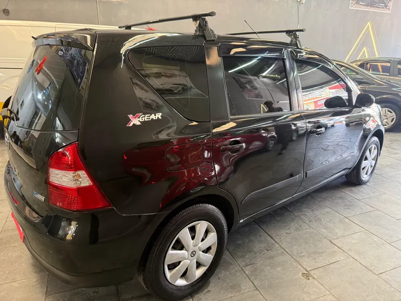 Nissan Livina Preto