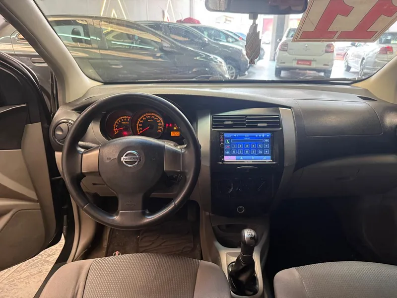 Nissan Livina Preto